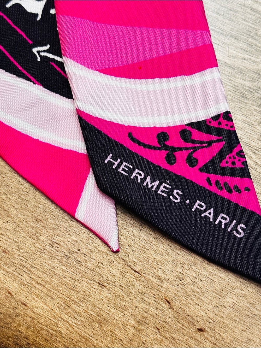 Hermès Pink & Purple Silk Twilly Scarf - Picture 7 of 11